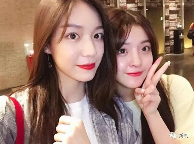 王中磊闺女晒长腿照，娱乐圈大佬们的千金都长什么样？