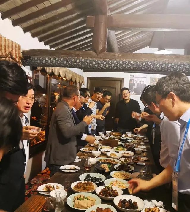 这次互联网大会的饭局，丁磊请客的宁波海鲜有哪些？