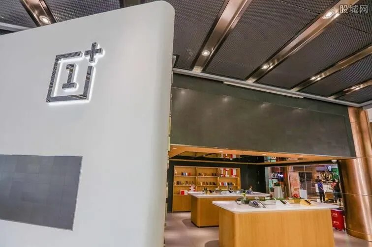 一加5G手机曝光 售价4500元或在明年初亮相