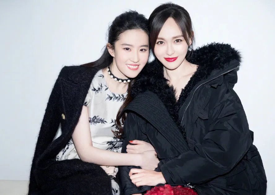 刘亦菲为唐嫣庆生，两人的友谊是真情还是作秀？