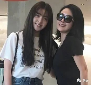 王中磊闺女晒长腿照，娱乐圈大佬们的千金都长什么样？