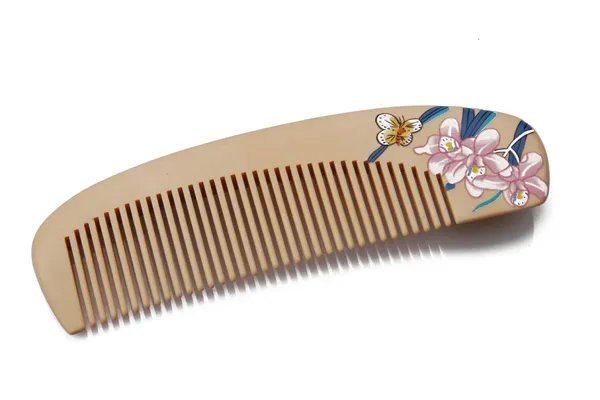 梳子如何选择 选对正确梳子才能护理好发型