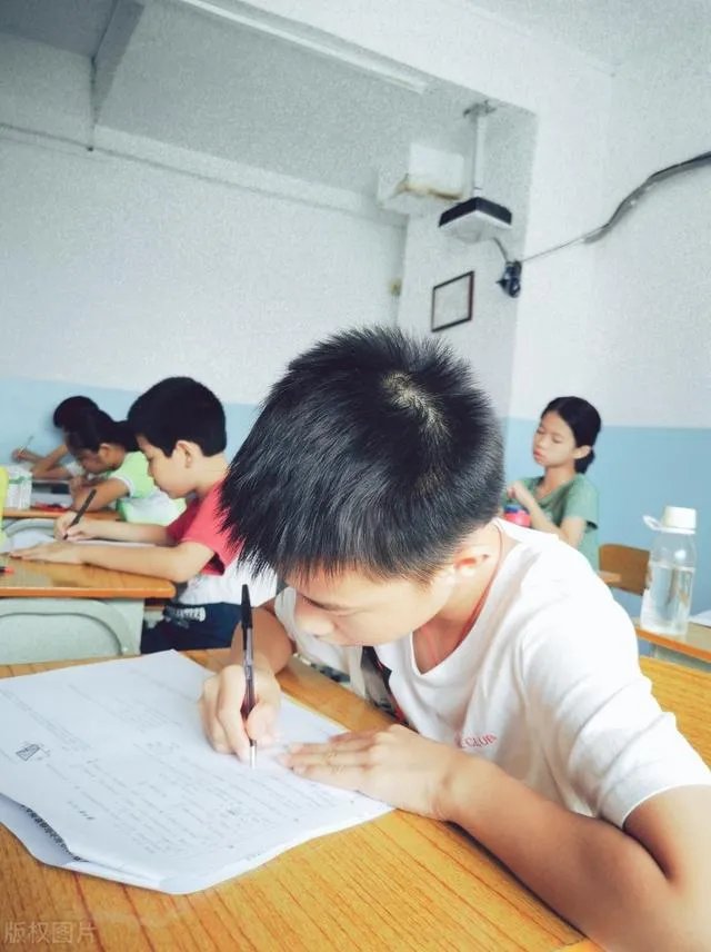 小学读的不是对口学校初中可以择校吗？
