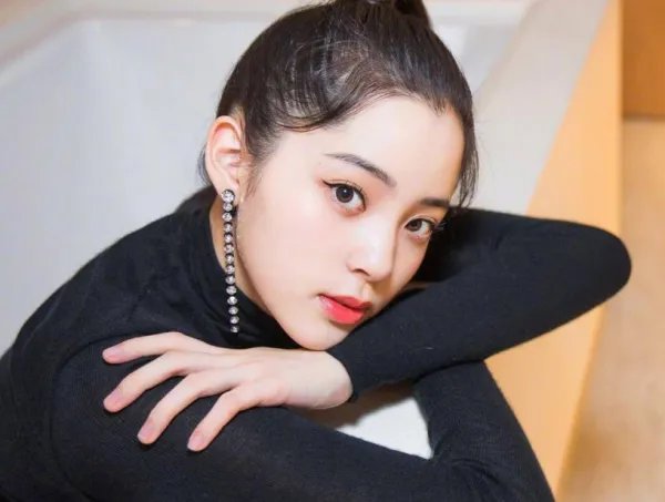 有哪些明星的名字是四个字的？