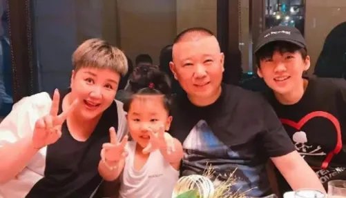 郭德纲砸重金力捧小儿子出道！德云社吸金力超强，生意经太厉害！ 怎么看？