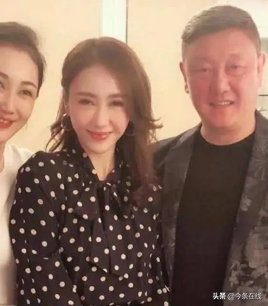 黄子韬朱正廷逛街被偶遇，两人过七夕，这三对明星友谊也很好，到什么程度？