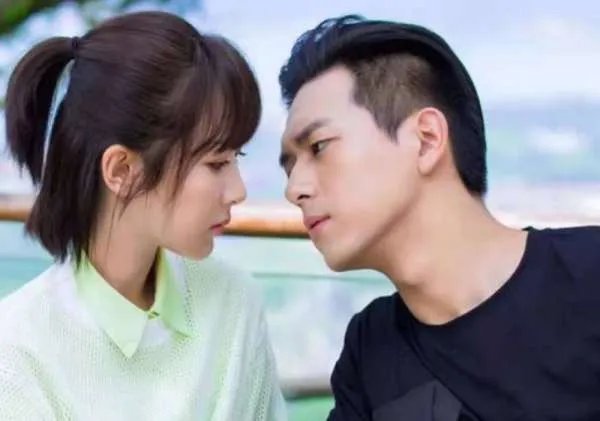 杨紫连续三年为李现庆生，他们之间的关系是怎样的？