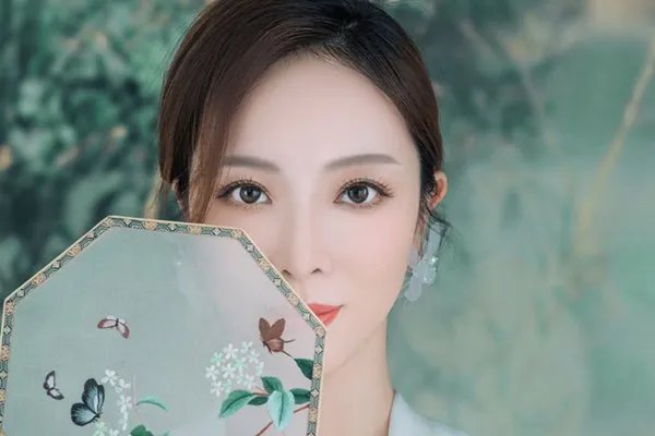 曾上春晚时差点犯下致命错误，李思思上春晚的背后究竟隐藏着怎样的故事？