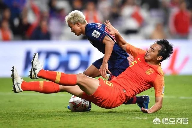 冯潇霆被恒大下放至预备队后，众多体坛大佬纷纷为其鸣不平，这种抱团方式你怎么看？