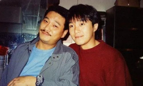 周星驰、吴君如等明星现身吴孟达设灵仪式，他们当年的感情有多好？