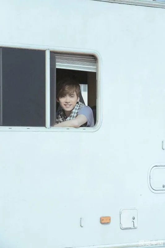 李易峰方否认与金晨恋情，为何大家都开始猜测他俩谈恋爱了？