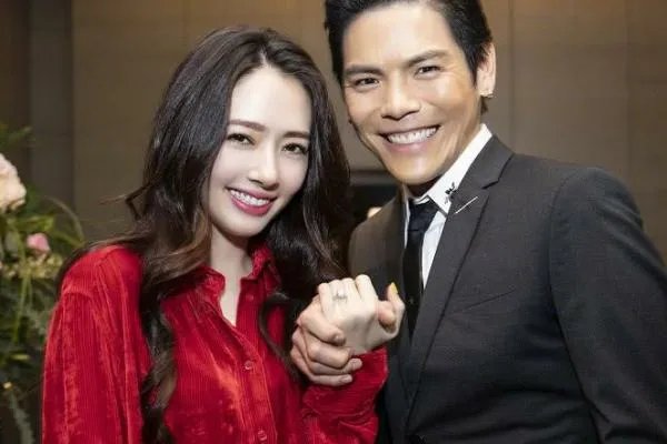 郭碧婷向佐还没领证,婚礼和领证到底该如何安排顺序?