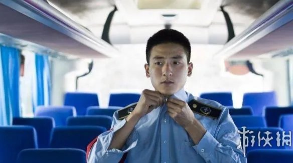 西安公交车现最帅售票员 颜值爆表似吴彦祖走红网络