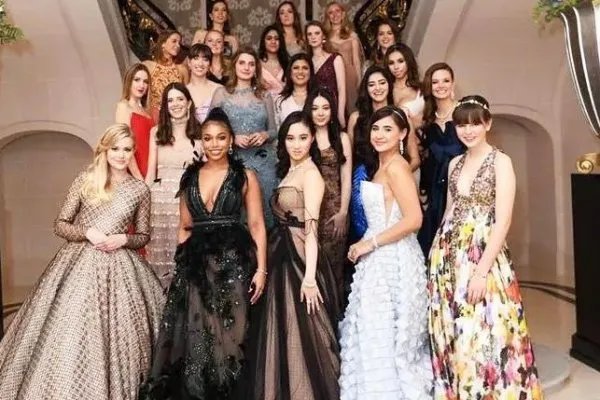 上海伪名媛各种拼团，她们这样做的意义是什么？