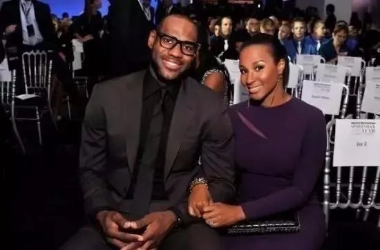 萨瓦娜·詹姆斯的三围是多少？