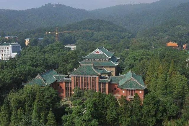 如何看待“野猪闯进南京大学校园,保卫处介入处理”?