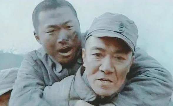 亮剑中大刀队出身的张大彪，为何会对李云龙那么死心塌地？