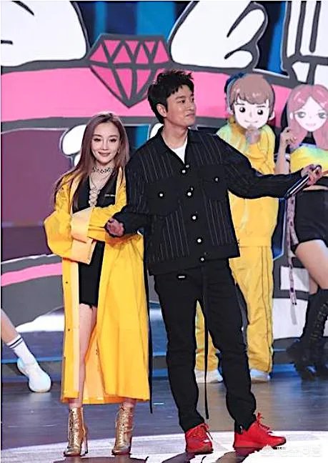 如何看待李小璐彻夜未归后马苏的解释?