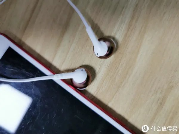 使用评测 篇一：JBL T205BT半入耳式耳机，适合杂食向的烧友
