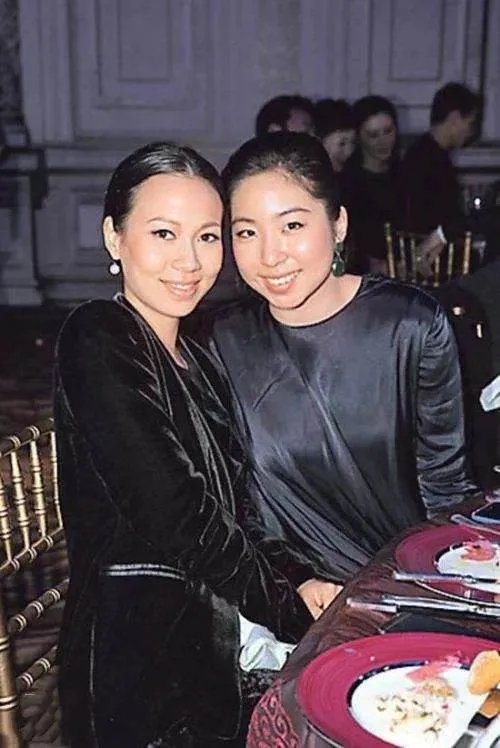 邢嘉倩31岁似少女,难不成颜值胜过继母的亲闺女?