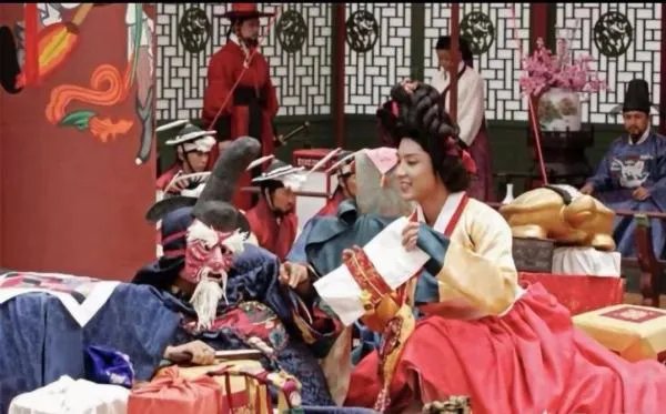 影视剧中有哪些男扮女装的明星？