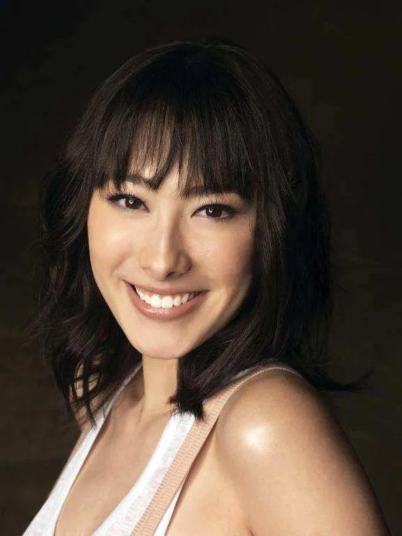 她两年为富豪生下3个儿子,1年后就分手了,她是谁?