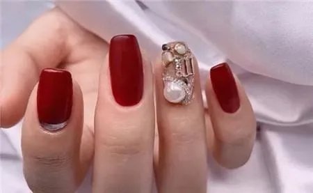 我是男生，想当一名美甲师前景如何？