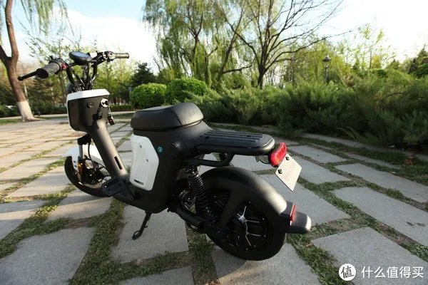 评测 篇一：新国标电动自行车实测，实力选手小牛电动US