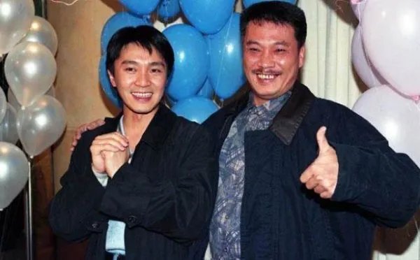 周星驰、吴君如等明星现身吴孟达设灵仪式，他们当年的感情有多好？