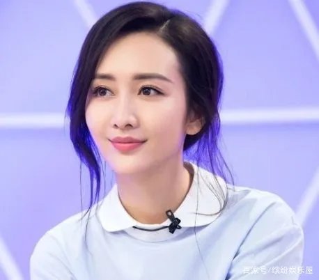 王鸥被小鲜肉探班，两人酒店过夜后挽手出门，是恋情曝光了吗？