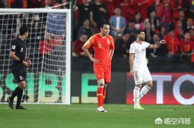 冯潇霆被恒大下放至预备队后，众多体坛大佬纷纷为其鸣不平，这种抱团方式你怎么看？