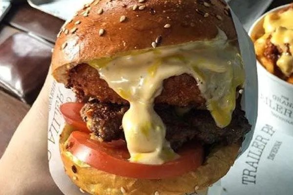 麦当劳回应顾客投诉汉堡发臭是芝士味道，对此你有何看法？