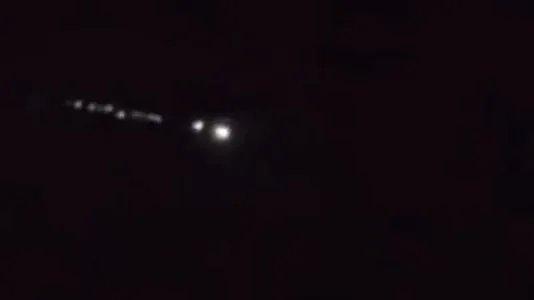 佳木斯现串状不明飞行物，该不明物体可能是什么？