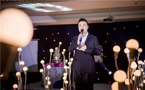 婚礼主持人收入怎么样  如何做好一个婚礼主持人
