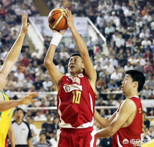 中国男篮主帅李楠在球员时期什么水平?和朱芳雨相比怎么样?