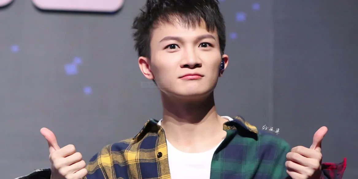 周深为保护嗓子,不吃土豆丝、米饭剪掉两头尖,和郭德纲有啥关系?