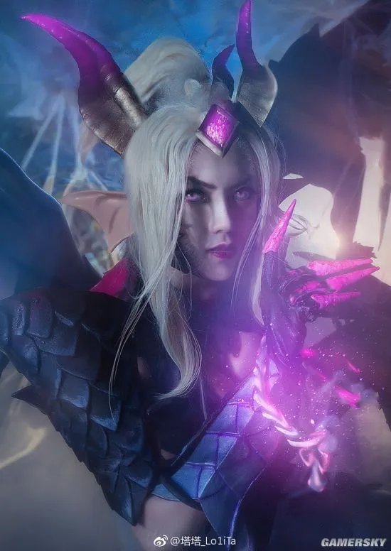 庆祝IG取胜 《LOL》驯龙女巫婕拉COSPLAY