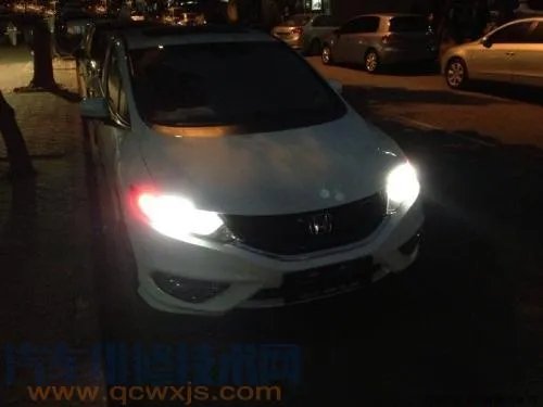 汽车示宽灯在哪里?汽车示宽灯什么时候开（图解）