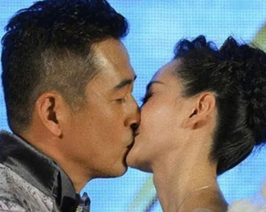 演员王志飞老婆是谁 揭秘其与前妻离婚原因