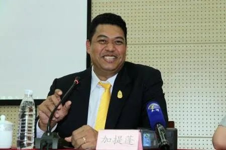 冯坤老公国籍曝光 12年跨国恋终出结果