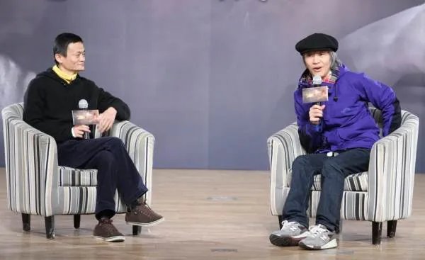 马云节目上问星爷:我一天进账百亿,星爷一句话让马云佩服,他是怎么说的?