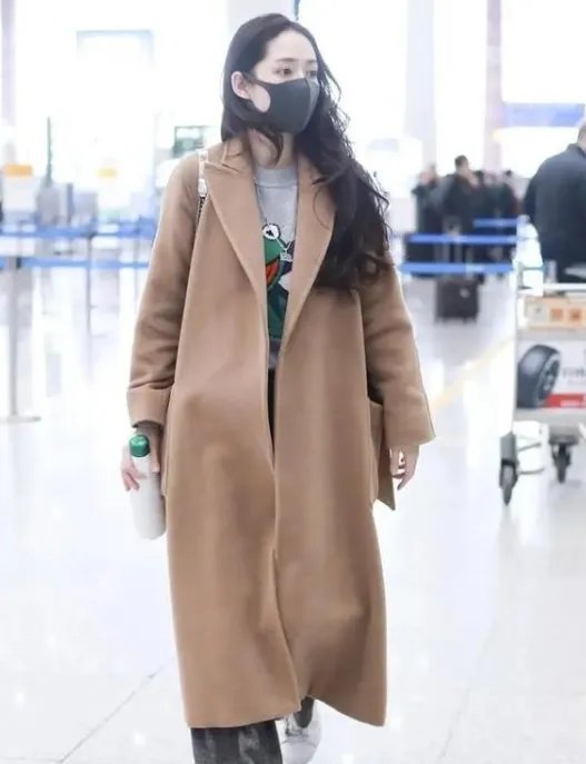 郭碧婷穿粉色帽衫身材圆润，你怎么看呢？