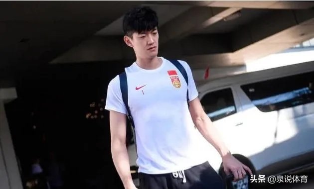 与菲律宾0:0后，国足今日启程回国，球员们脸上写满了失落，全队兴致不高，你怎么看？