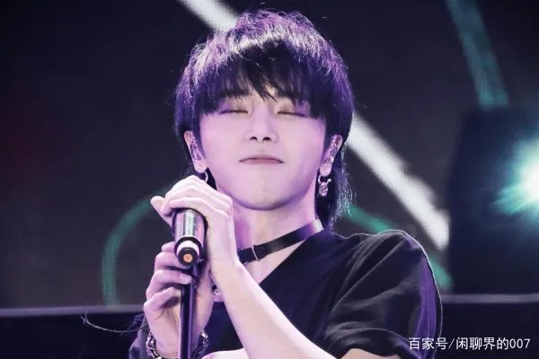 一件事情华晨宇也在微博里面阐述了一个这个女儿真的是非常的可爱