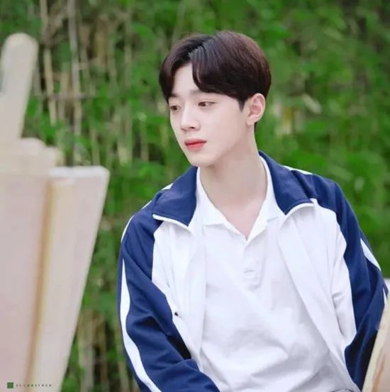 赖冠霖赵今麦校服照曝光 初恋那件小事什么时候播