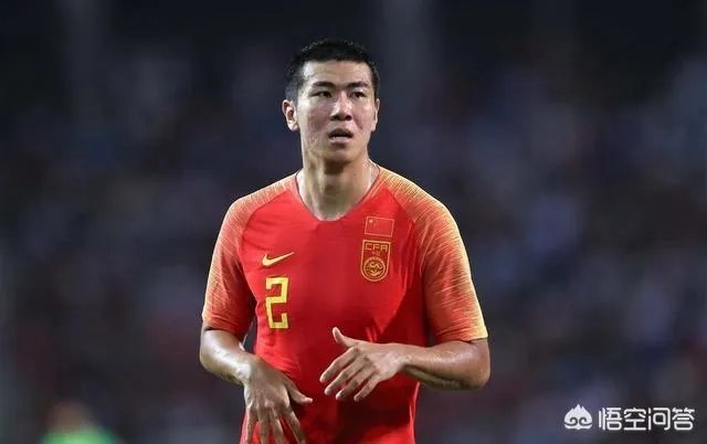 冯潇霆被恒大下放至预备队后，众多体坛大佬纷纷为其鸣不平，这种抱团方式你怎么看？