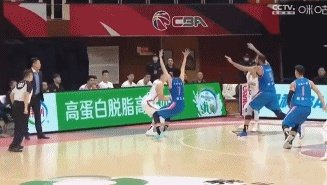 广厦男篮三分绝杀被犯规,李春江为何大闹技术台?