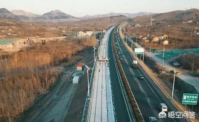 济南世界首条光伏高速公路上的太阳能电池板遭破坏,而且还被偷,这事你怎么看?