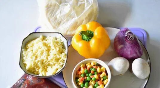 家庭烤箱烤披萨的做法