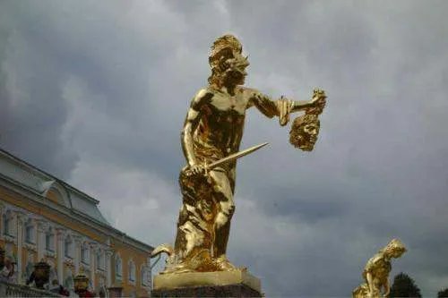 纸牌红桃K上画的是谁，为何他被称为欧洲之父？